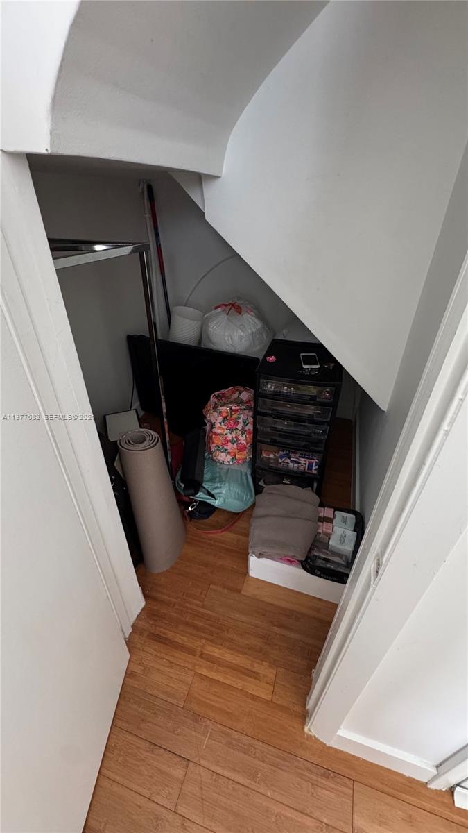 WHISPER CONDO - Residential