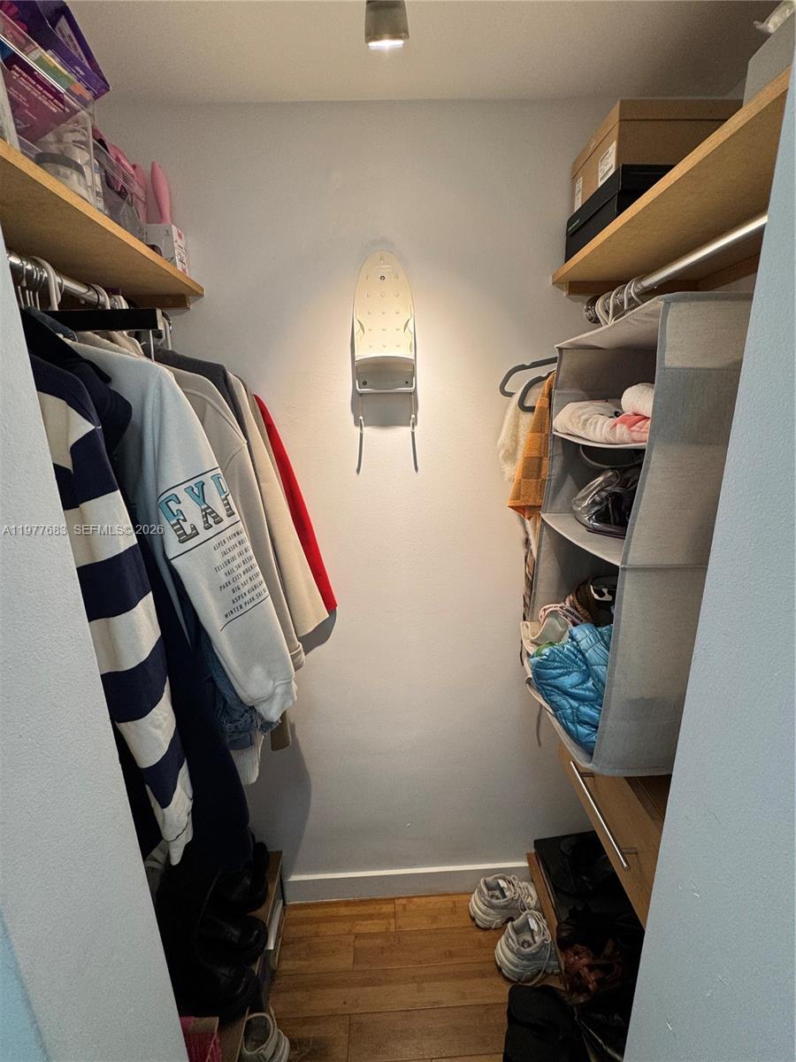 WHISPER CONDO - Residential