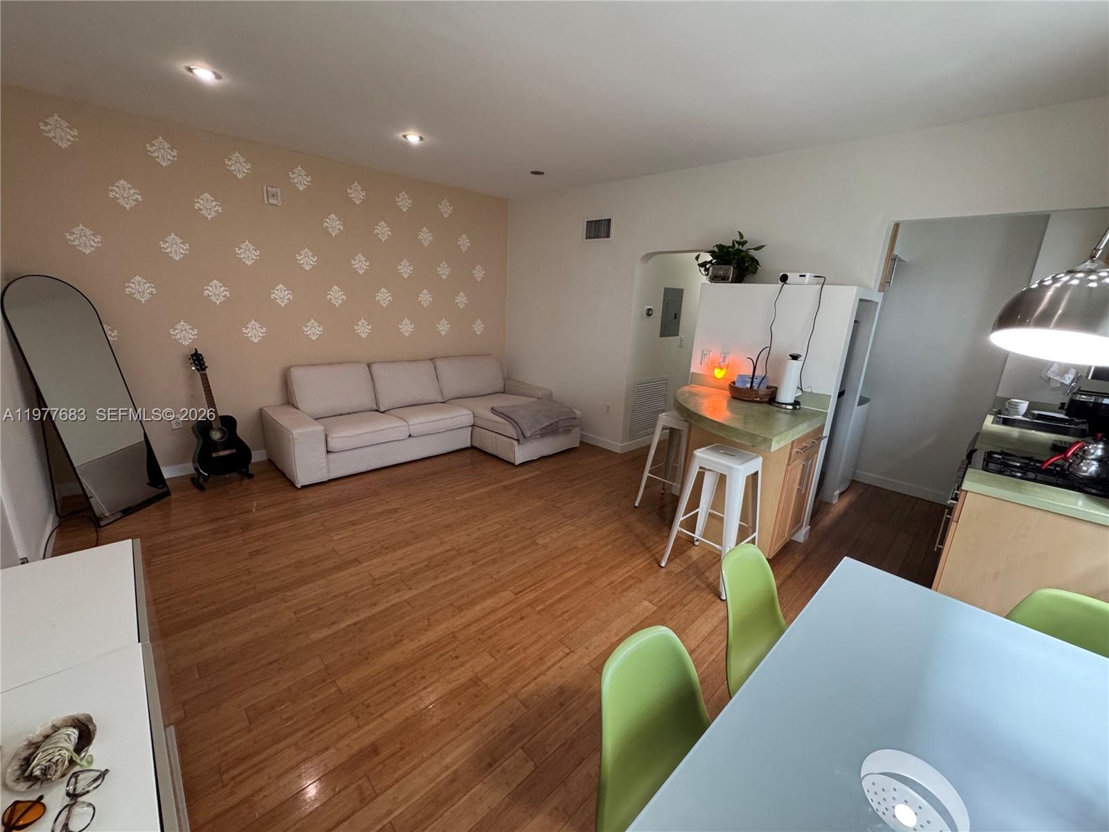 WHISPER CONDO - Residential