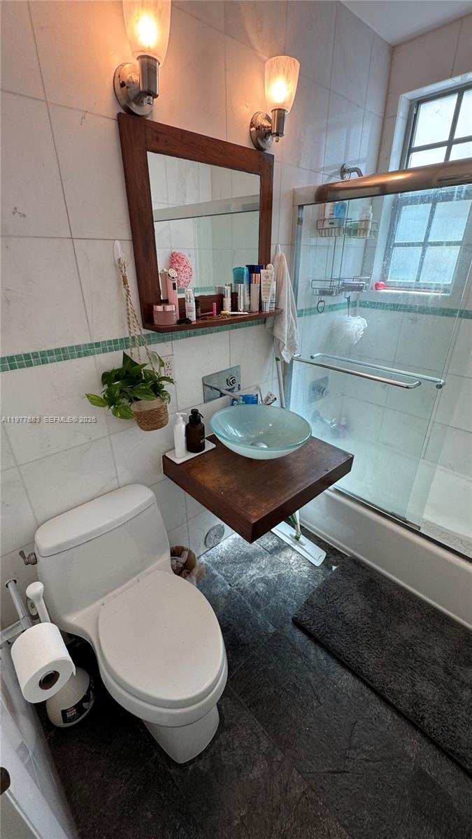 WHISPER CONDO - Residential