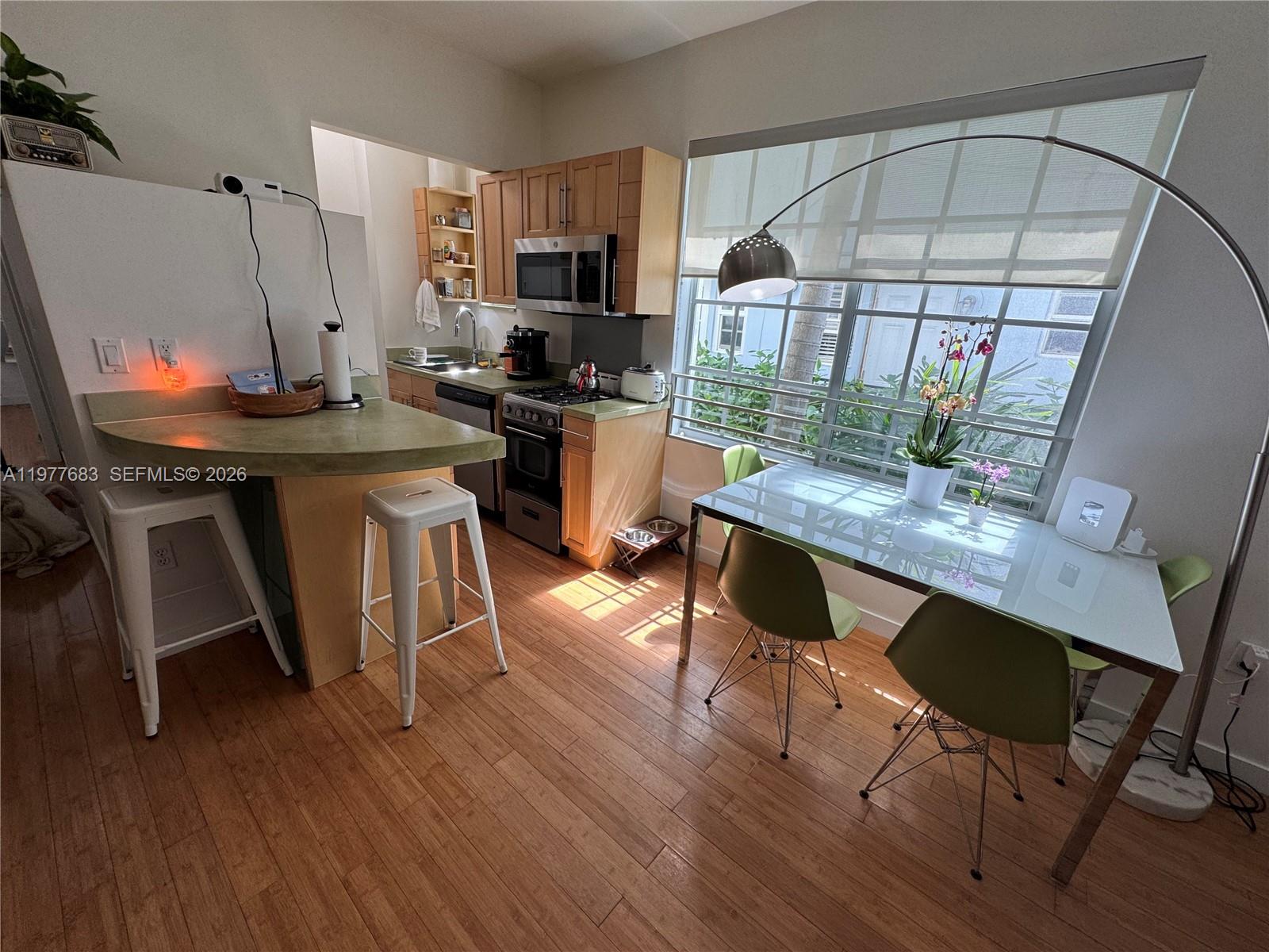 WHISPER CONDO - Residential