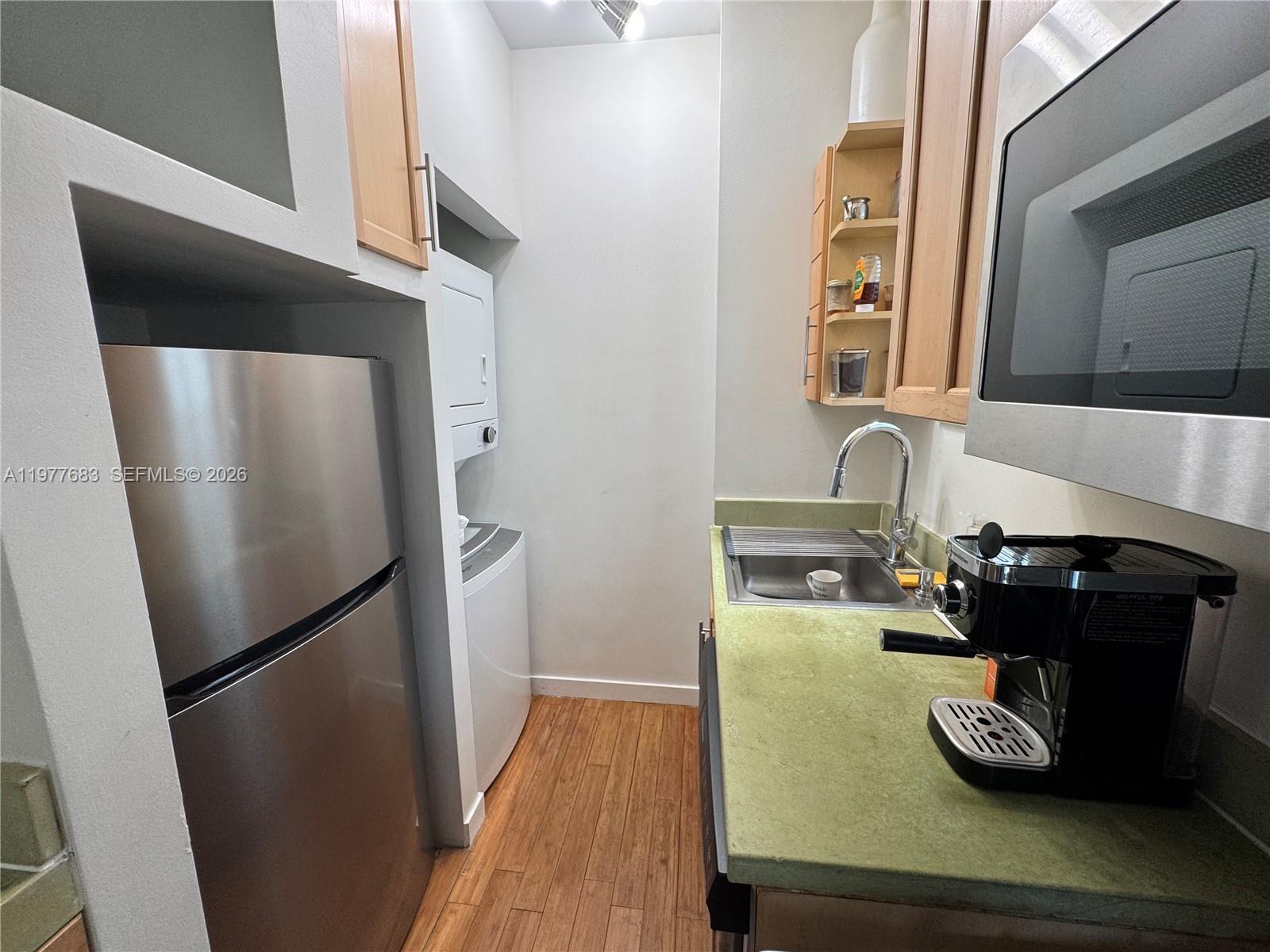 WHISPER CONDO - Residential