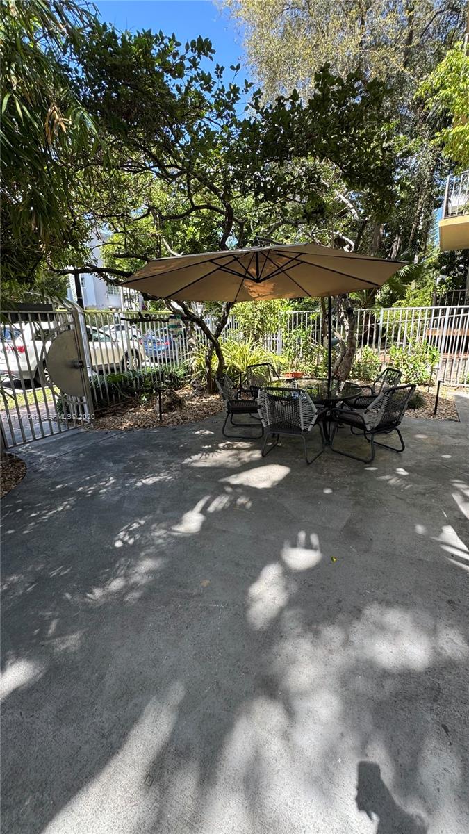 WHISPER CONDO - Residential