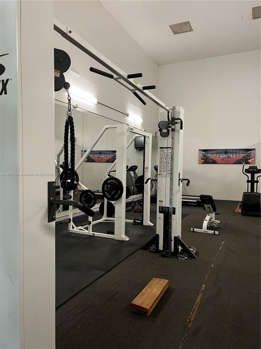 SUMMERBREEZE CONDO - Residential