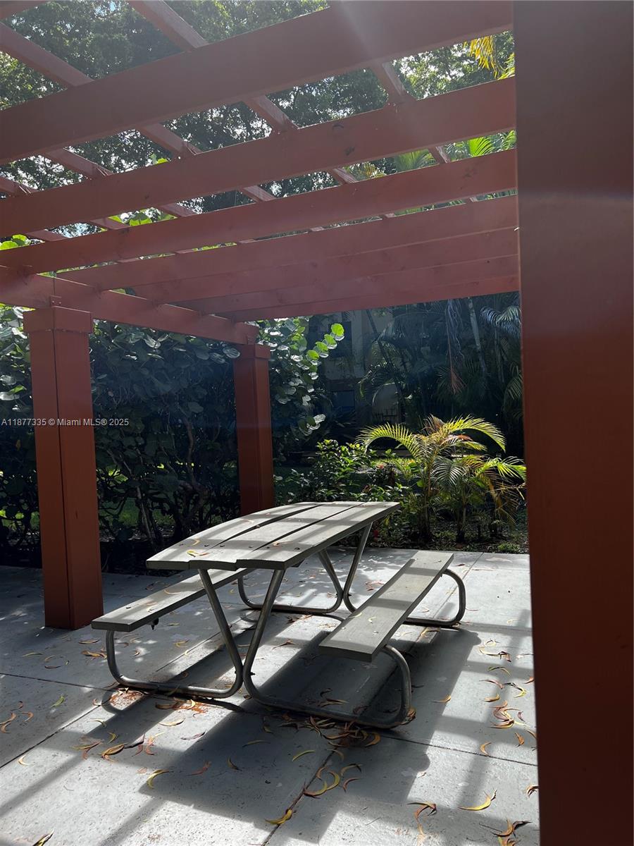 SUMMERBREEZE CONDO - Residential