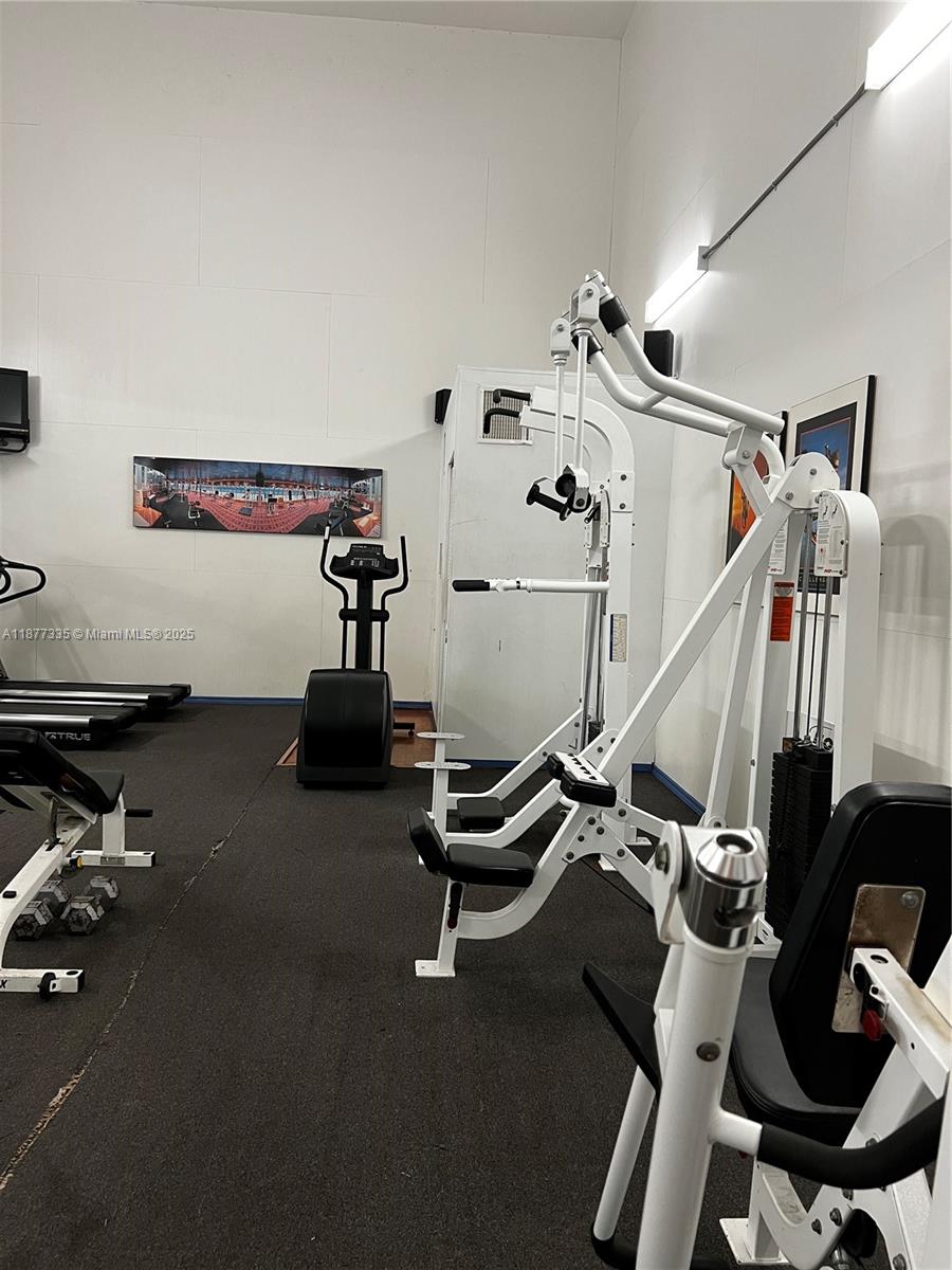 SUMMERBREEZE CONDO - Residential