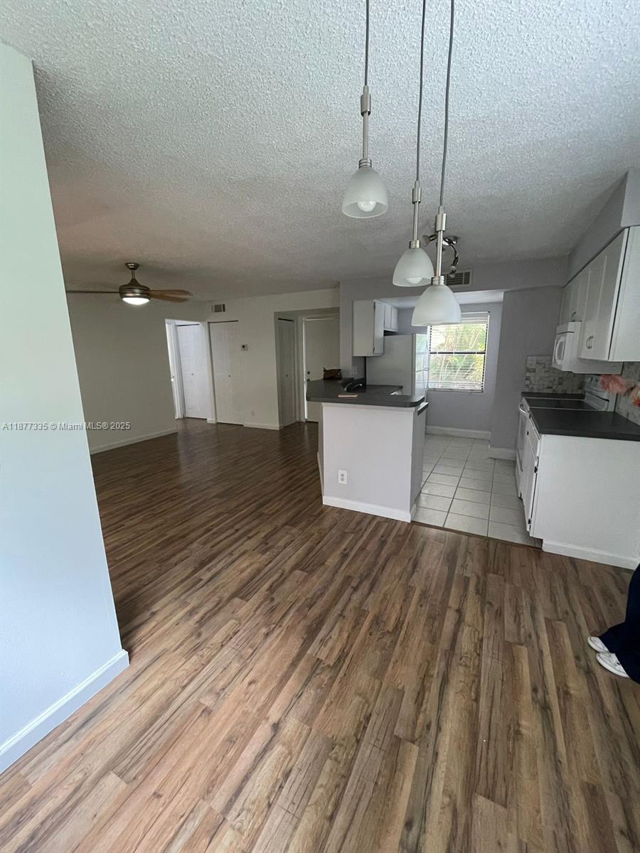 SUMMERBREEZE CONDO - Residential