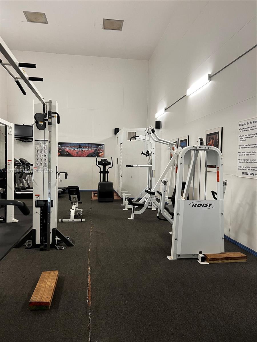 SUMMERBREEZE CONDO - Residential