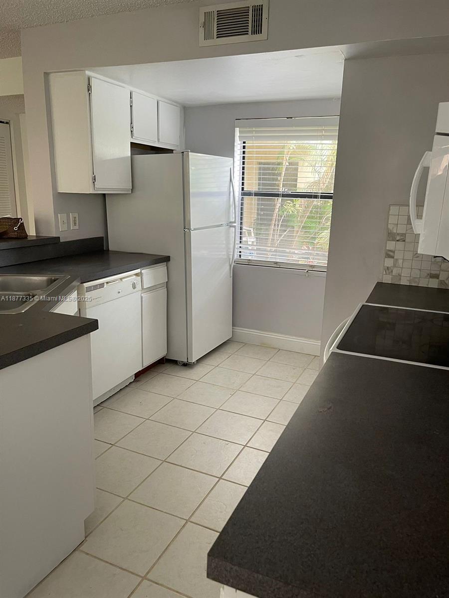 SUMMERBREEZE CONDO - Residential