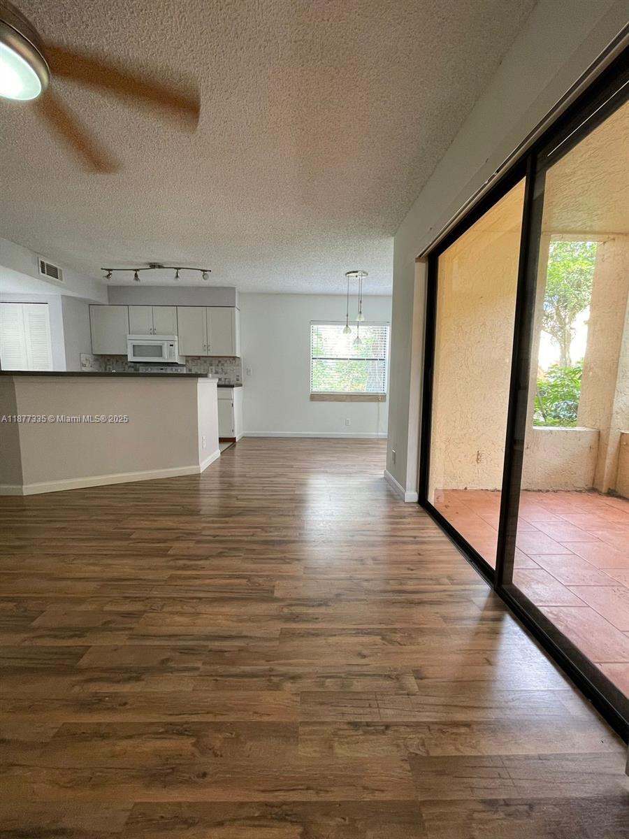 SUMMERBREEZE CONDO - Residential