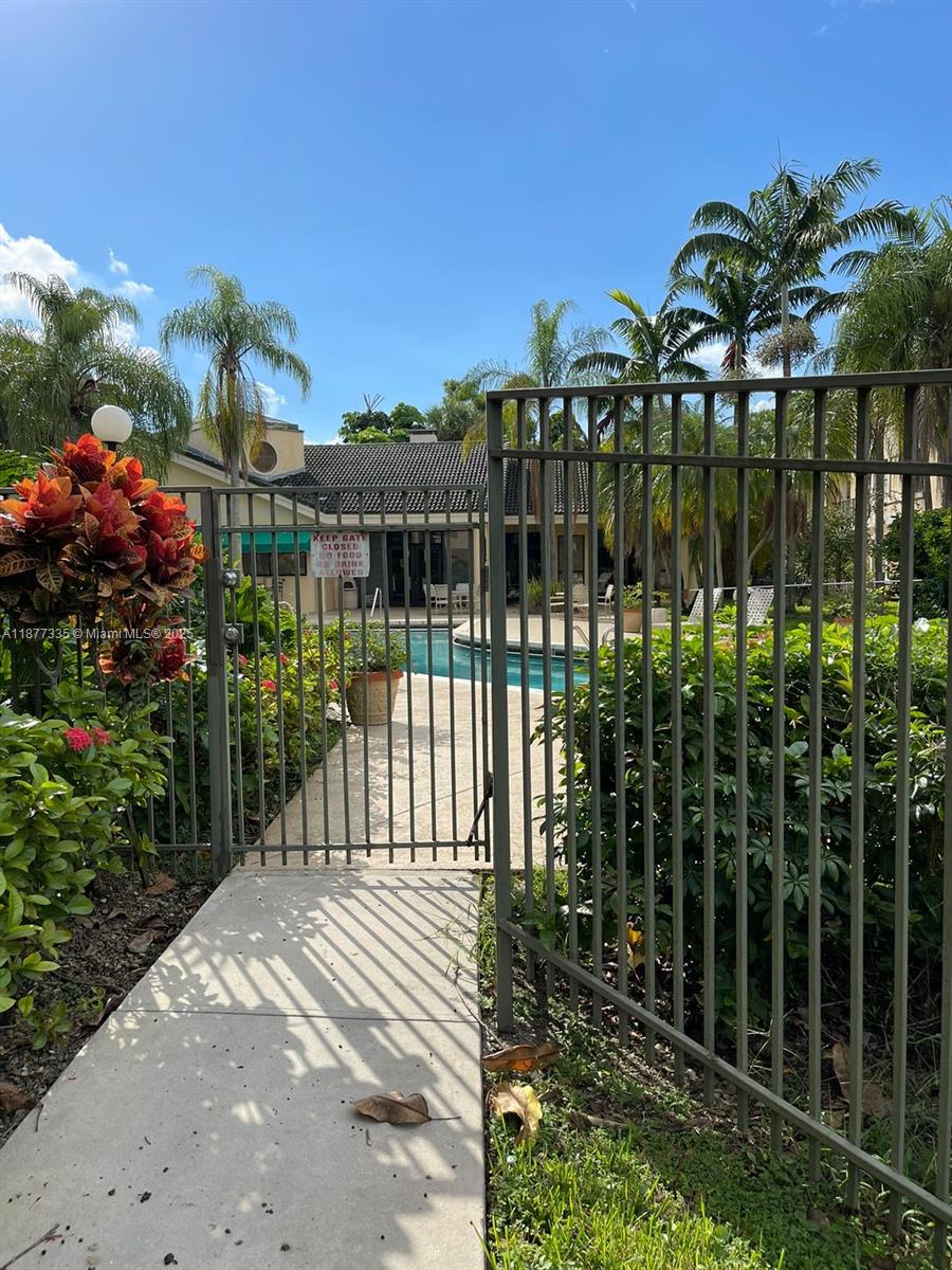 SUMMERBREEZE CONDO - Residential