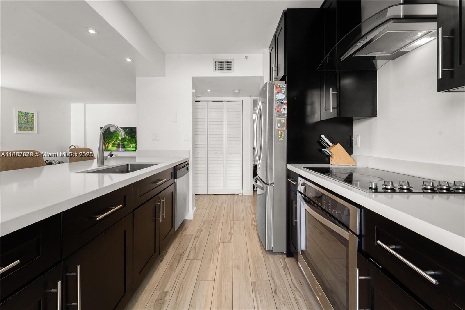 NIRVANA CONDO NO FIVE CON - Residential