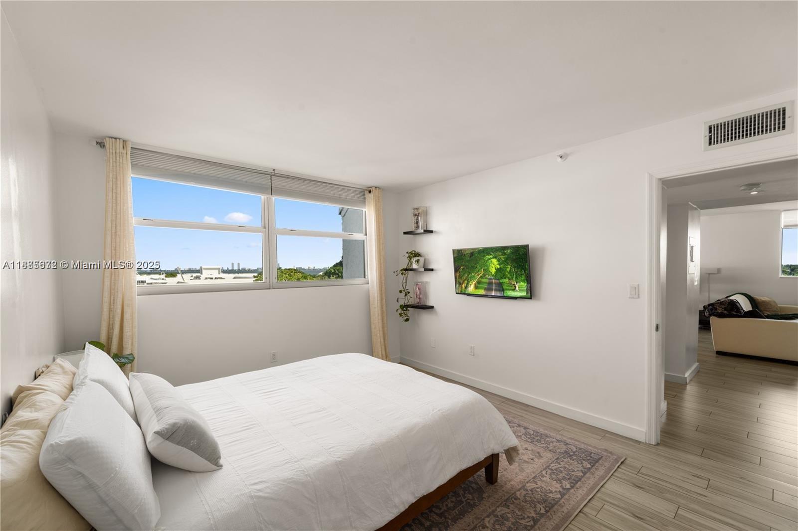 NIRVANA CONDO NO FIVE CON - Residential