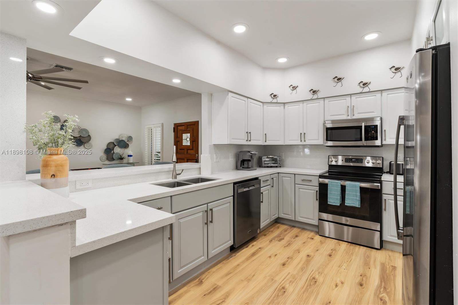 POMPANO SHORES SEC B - Residential Lease