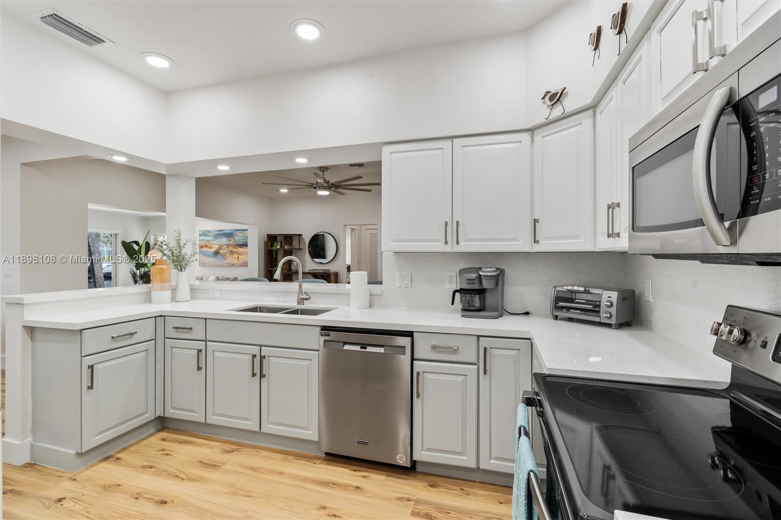 POMPANO SHORES SEC B - Residential Lease