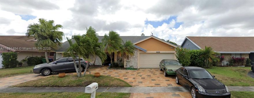 Beautiful Move in Ready, ranch-style 4 bedroom, 3 bathroom, 2 car garage home. This home features an open layout perfect for family living and entertaining. Enjoy a screened in pool, large fenced yard, and plenty of natural light throughout. Pet-friendly and located near shopping and restaurants. Everything you need is just minutes away!
Super fast approval process! Move in right away! Terms are flexible. Partially furnished but everything is negotiable to make your move seamless and stress-free.