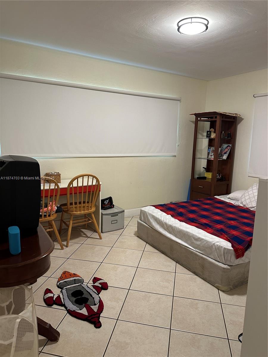 HOLLYWOOD COUNTRY CLUB DI - Residential Lease