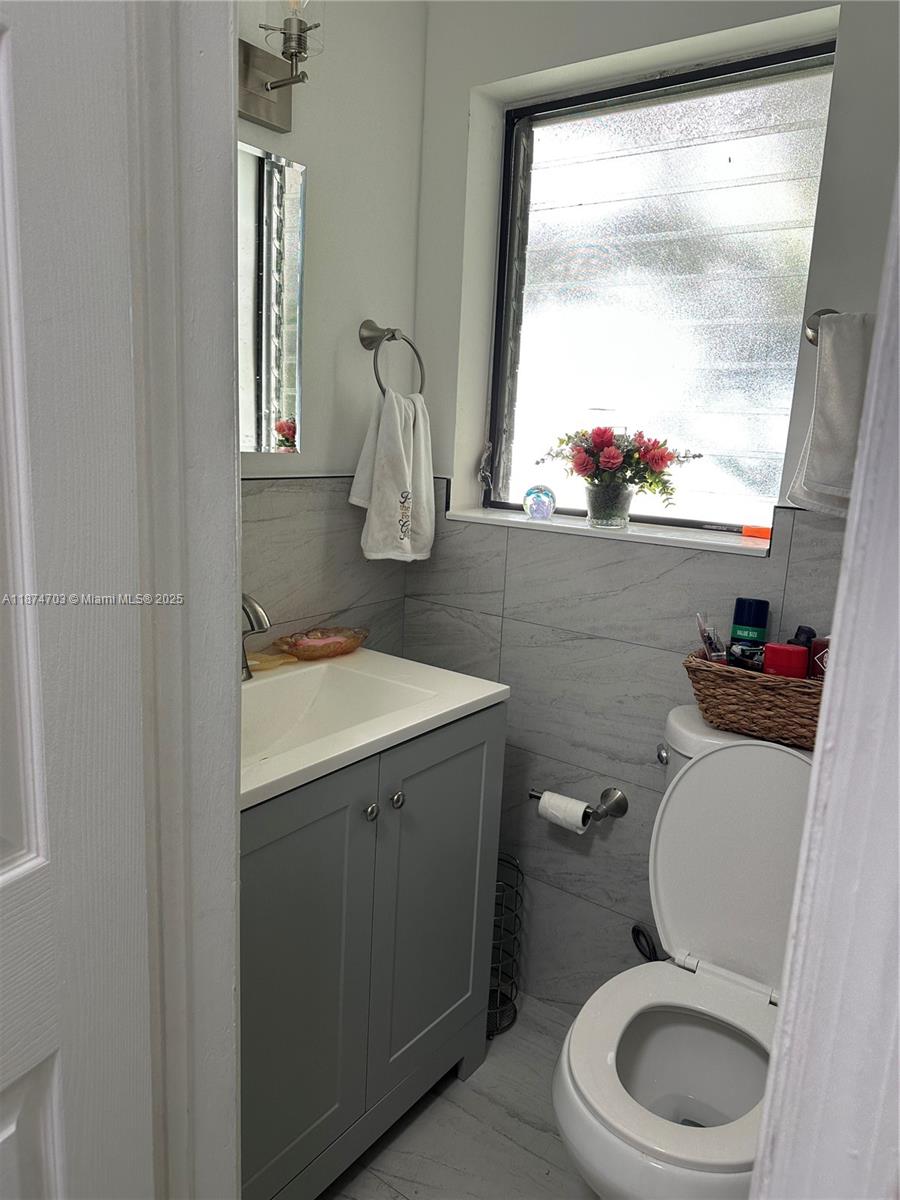 HOLLYWOOD COUNTRY CLUB DI - Residential Lease