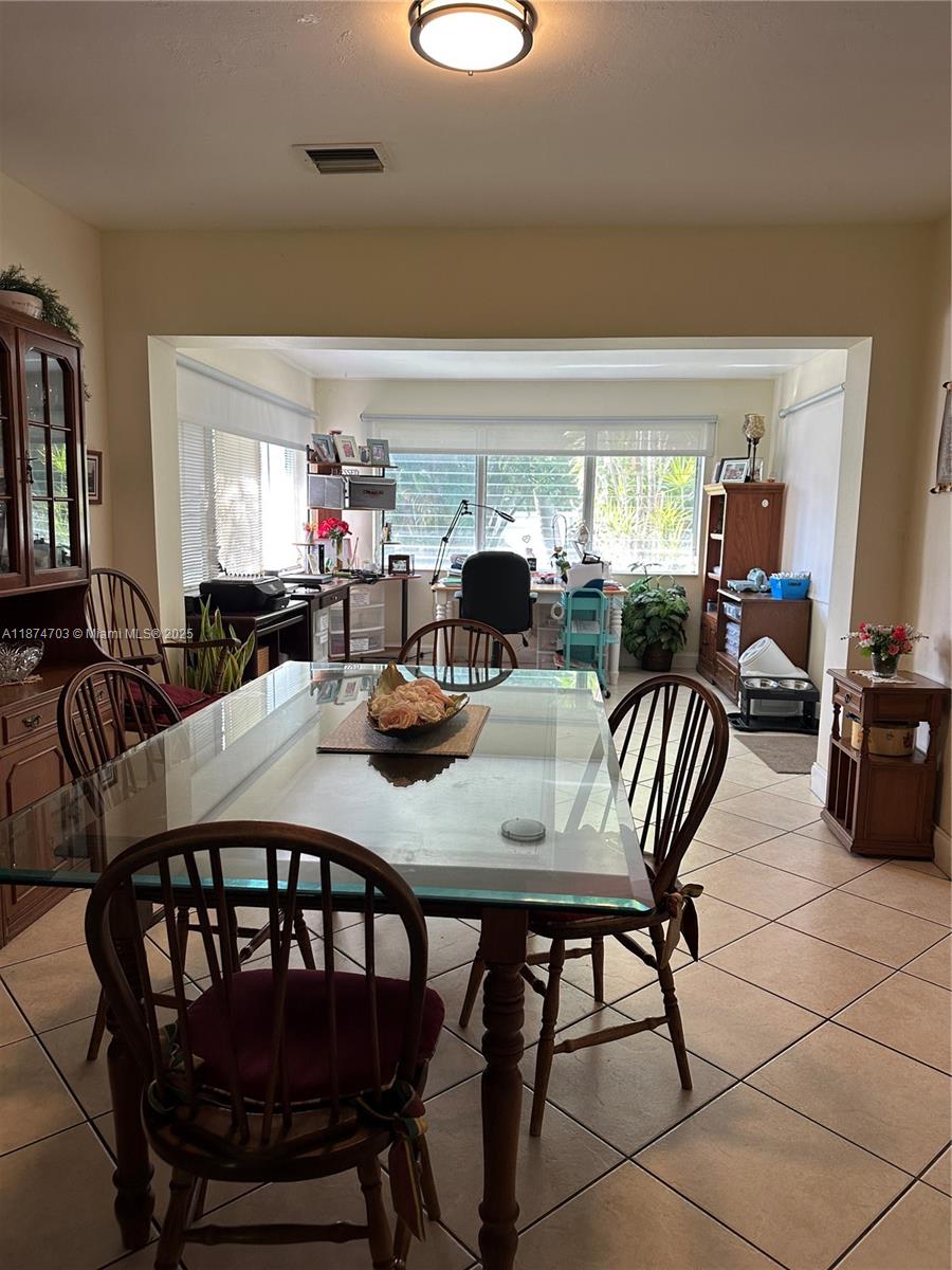 HOLLYWOOD COUNTRY CLUB DI - Residential Lease