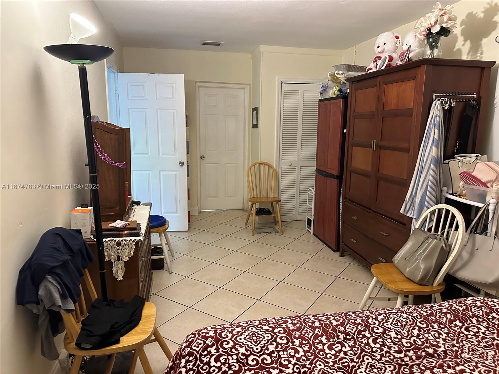 HOLLYWOOD COUNTRY CLUB DI - Residential Lease