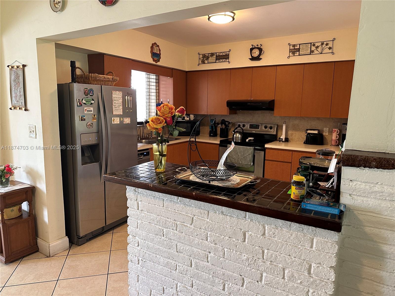 HOLLYWOOD COUNTRY CLUB DI - Residential Lease