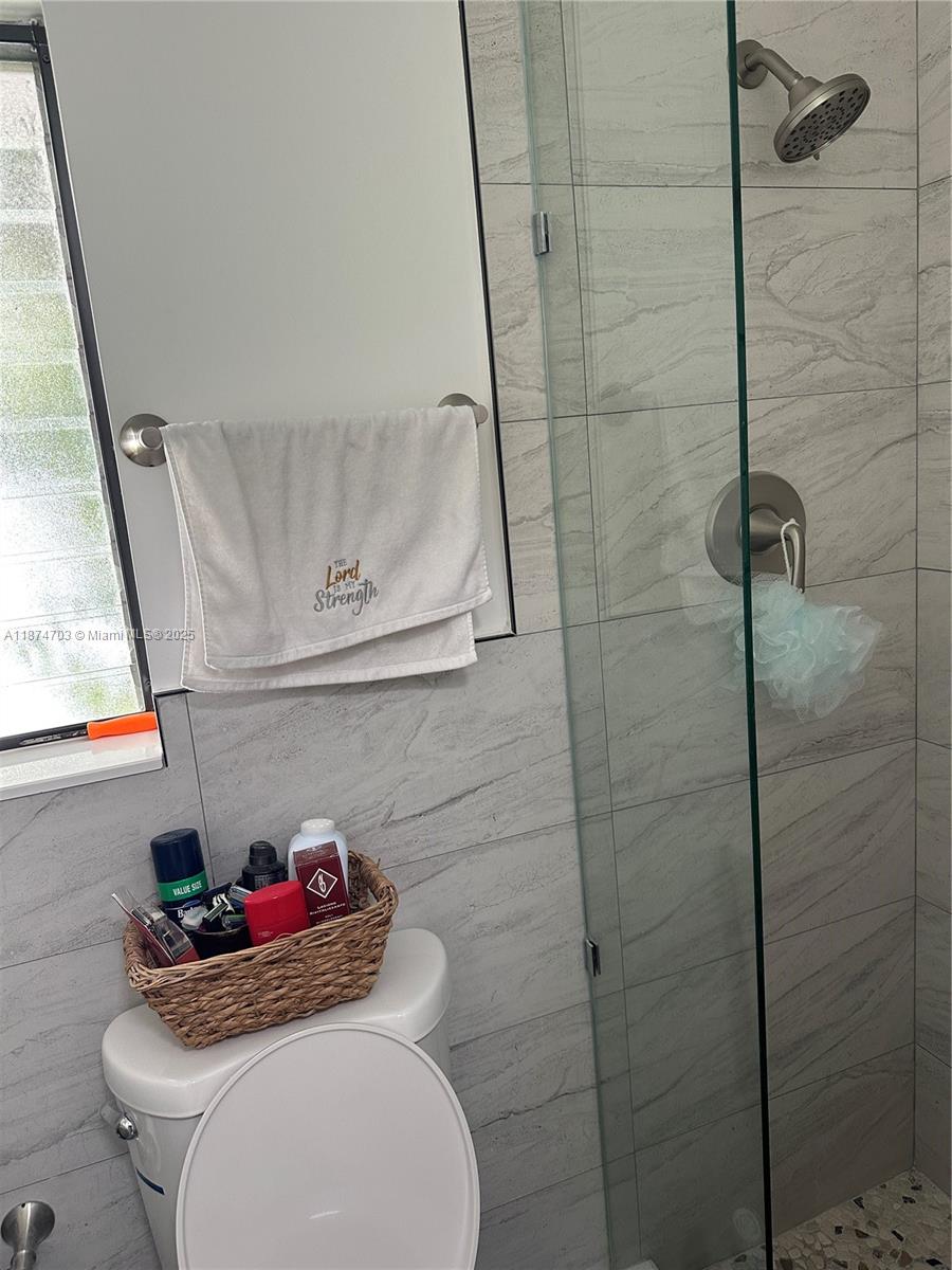 HOLLYWOOD COUNTRY CLUB DI - Residential Lease