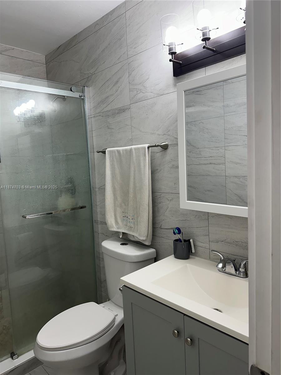 HOLLYWOOD COUNTRY CLUB DI - Residential Lease