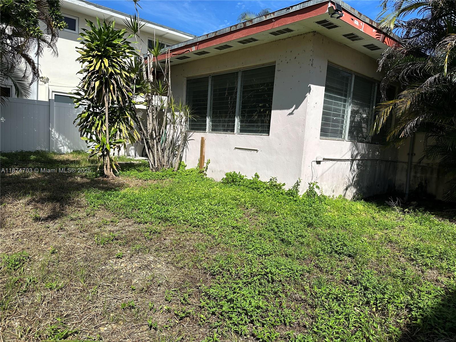 HOLLYWOOD COUNTRY CLUB DI - Residential Lease