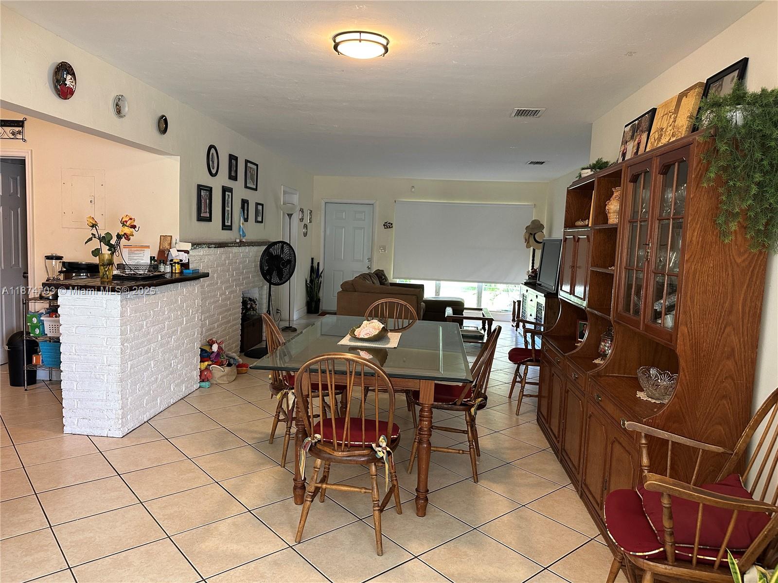 HOLLYWOOD COUNTRY CLUB DI - Residential Lease