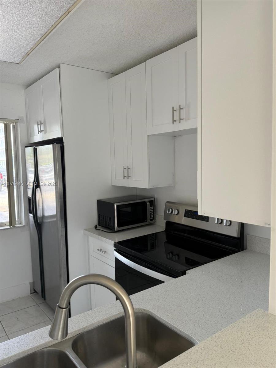 LAKESHORE AT UNIVERSITY P - Residential