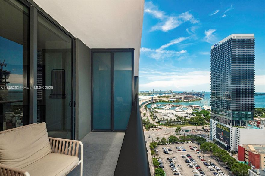 Gale Miami Residences - Experience upscale urban living in this brand-new 2024, fully furnished residence. Unmatched location across from Kaseya Center, moments from Miami Worldcenter, Bayside, acclaimed dining, and dynamic nightlife. Indulge in resort-style amenities.