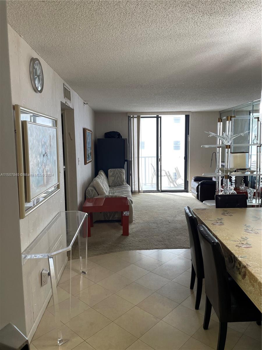 Property for Sale at 4301 Collins Ave 305, Miami Beach, Miami-Dade County, Florida - Bedrooms: 2 
Bathrooms: 2  - $499,000
