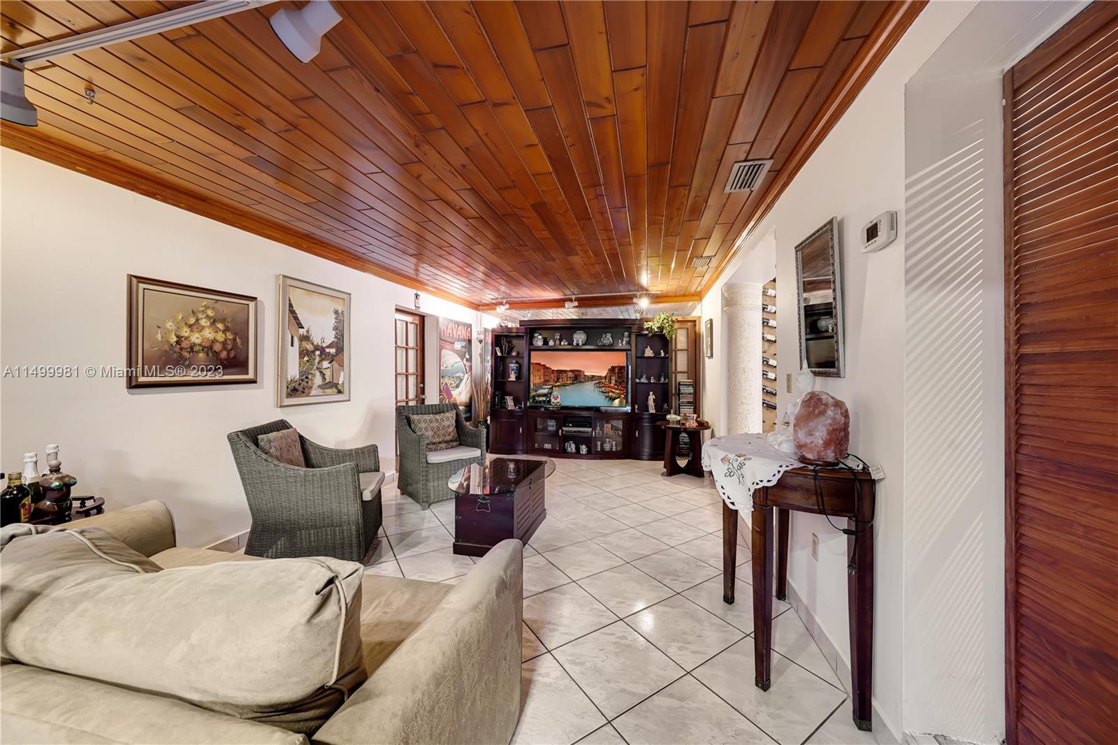 SILVER BLUFF GARDENS - Residential Income