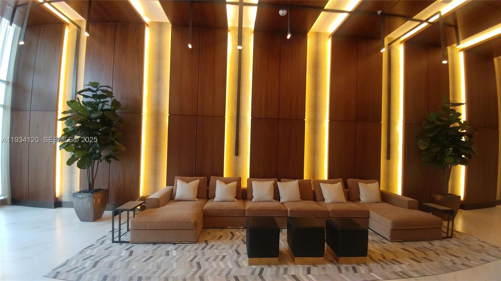 Aventura Park Square - Residential