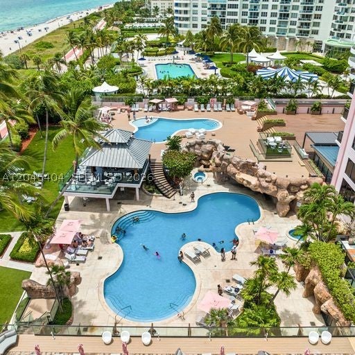 5225 Collins Ave 1117