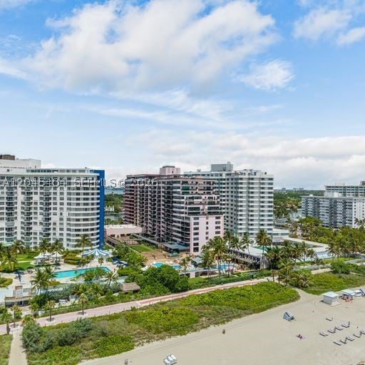 5225 Collins Ave 1117