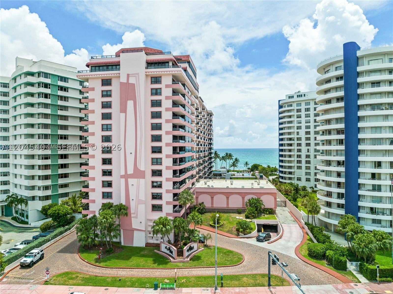5225 Collins Ave 1117