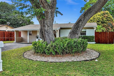 Photo of 4633 SW 28th Ave, Dania Beach, FL 33312 (MLS # A11879353)