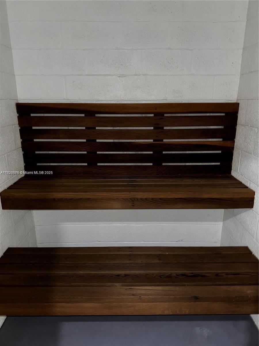 THE VINTAGE CONDO - Residential