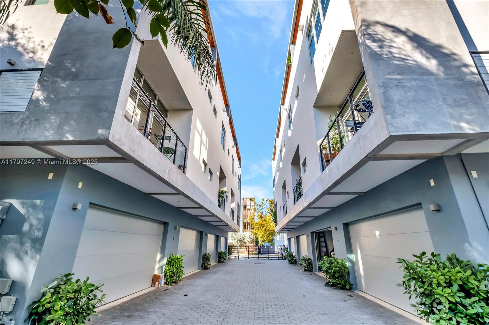 2924 Bird Ave 8, Miami, Broward County, Florida - 3 Bedrooms  
3 Bathrooms - 