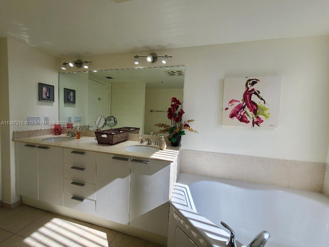 LA PERLA CONDO - Residential