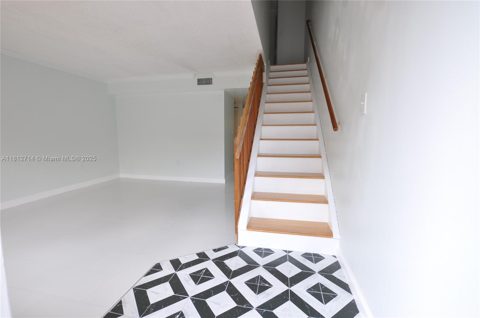 DADELAND COVE SEC 2 - Residential Lease