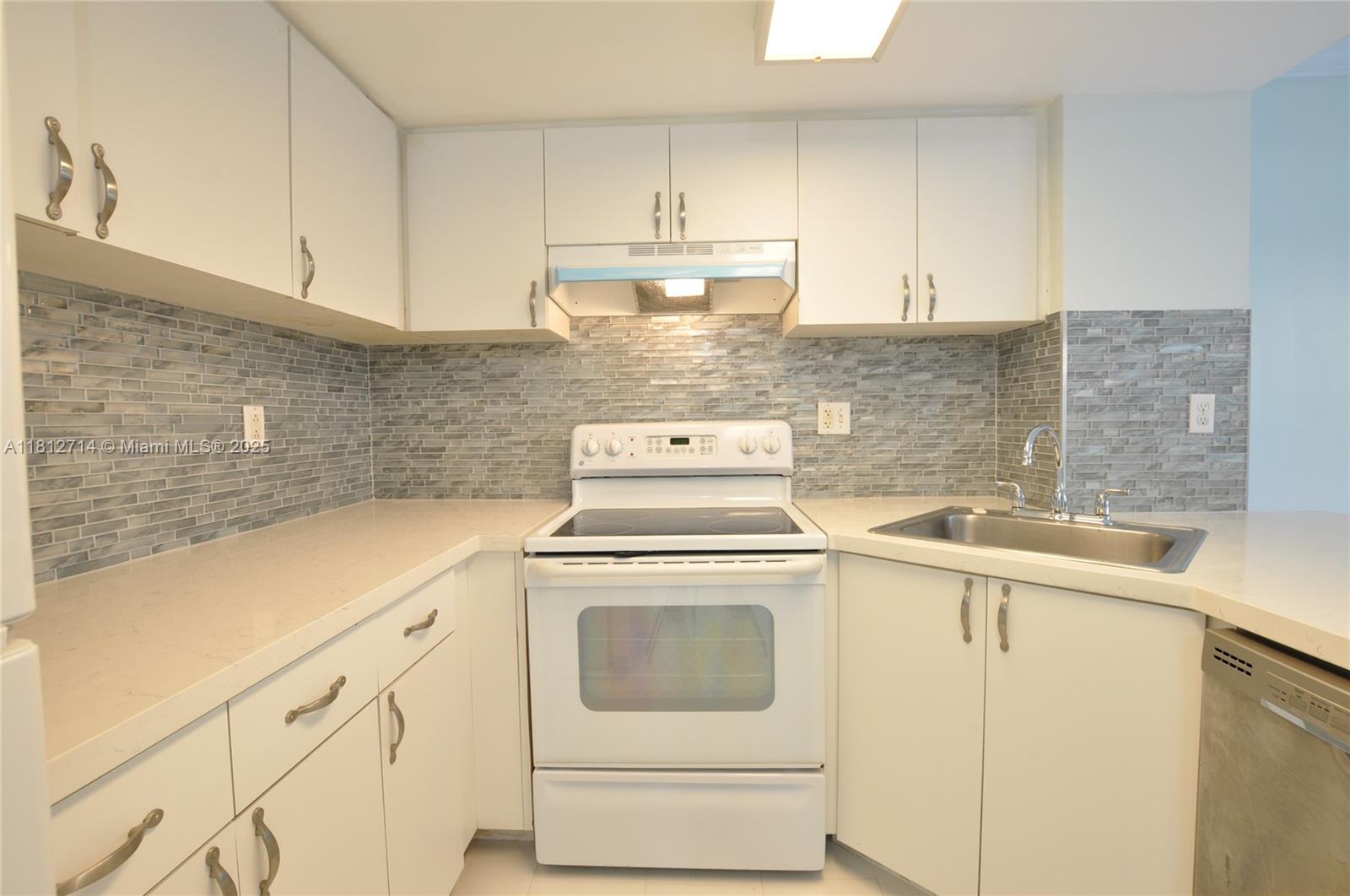 DADELAND COVE SEC 2 - Residential Lease