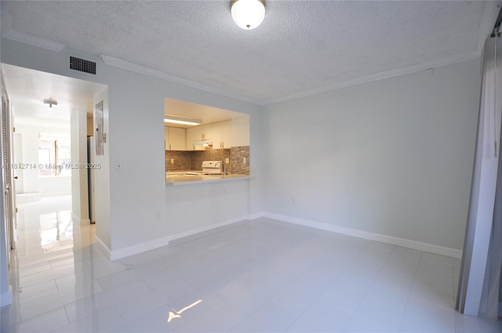 DADELAND COVE SEC 2 - Residential Lease