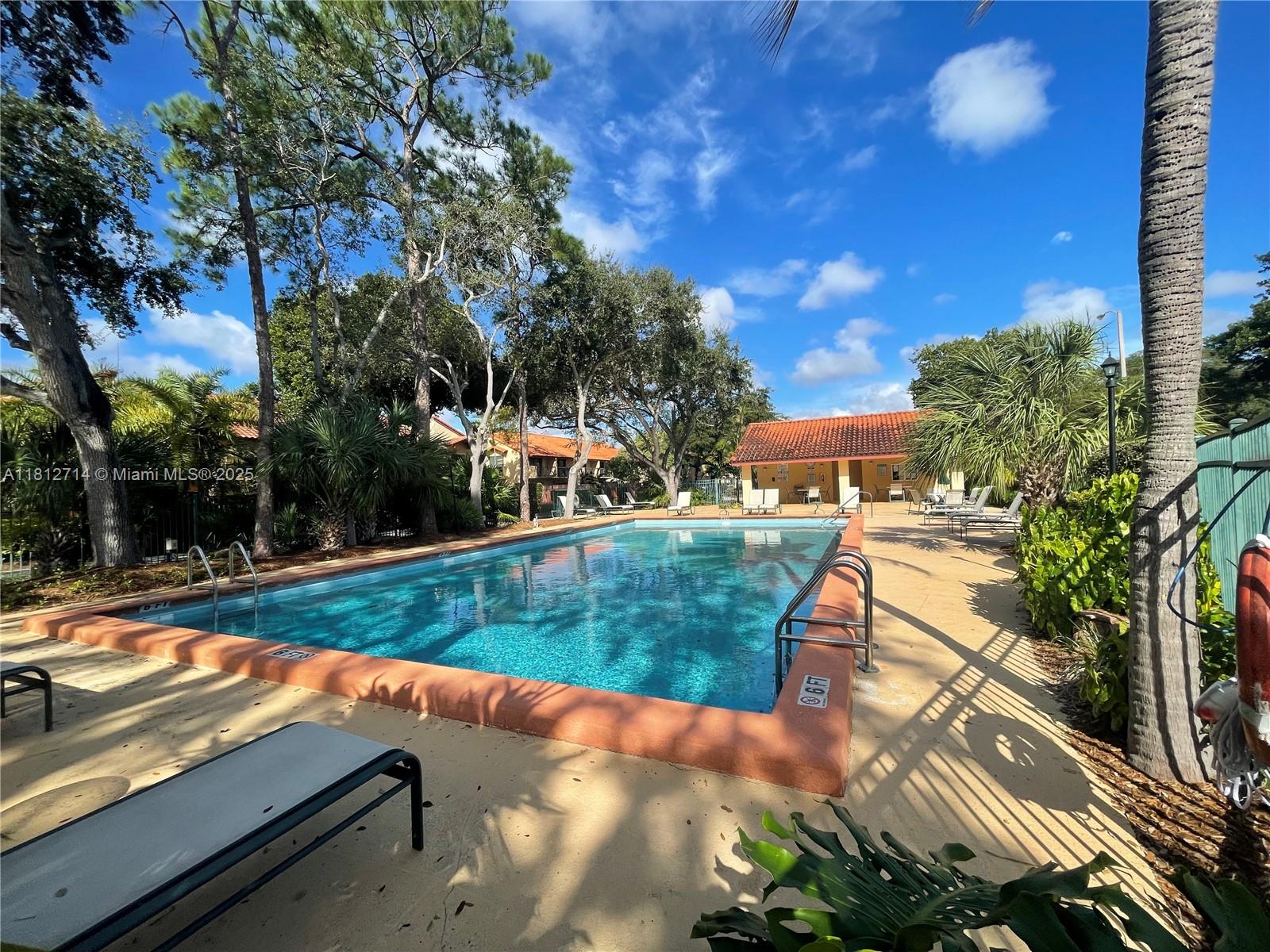 DADELAND COVE SEC 2 - Residential Lease