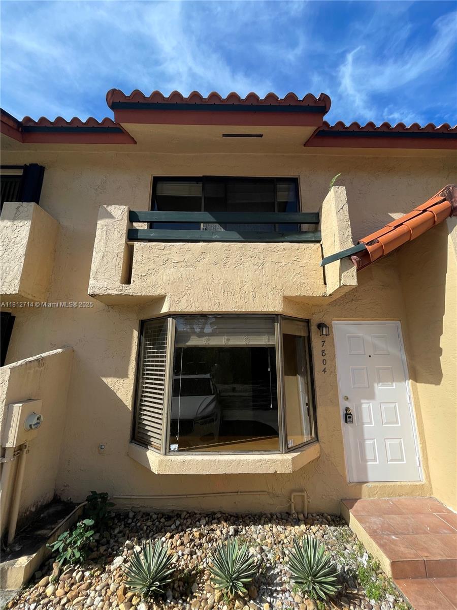 DADELAND COVE SEC 2 - Residential Lease