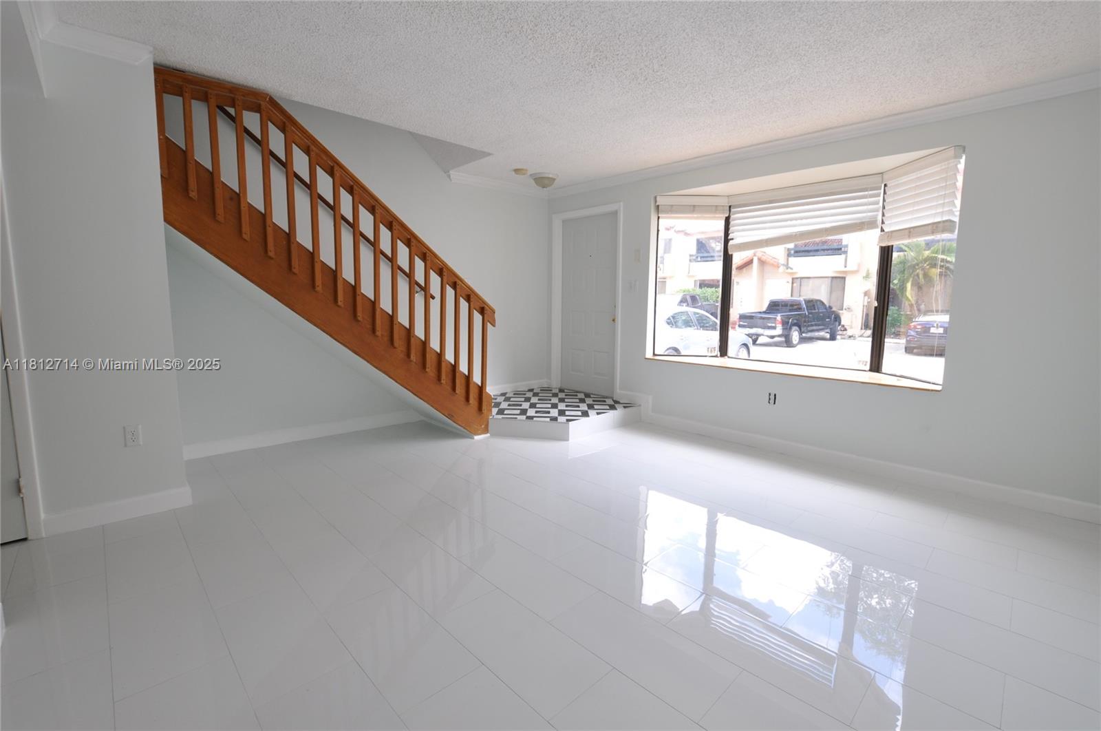 DADELAND COVE SEC 2 - Residential Lease