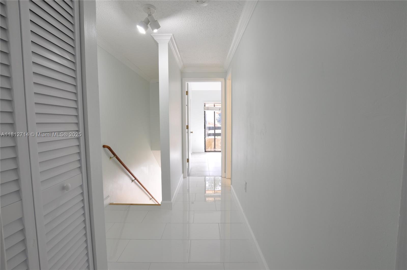 DADELAND COVE SEC 2 - Residential Lease