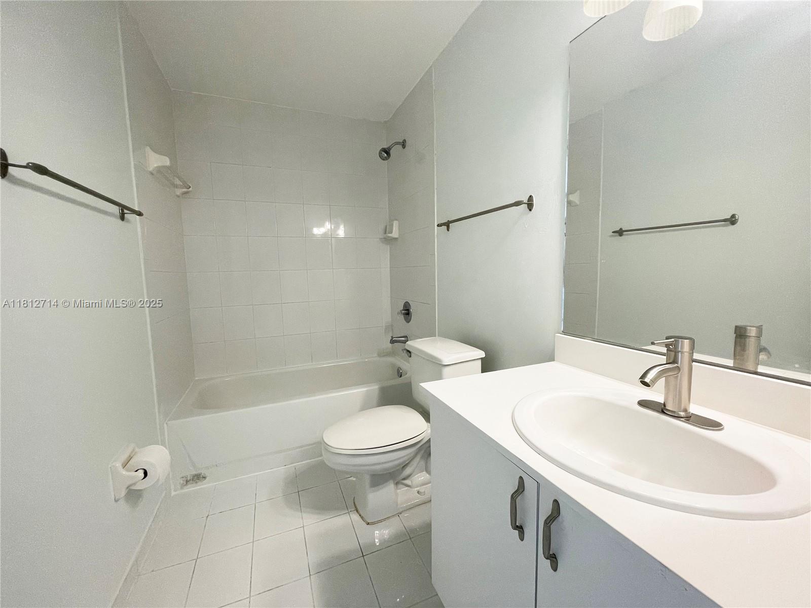DADELAND COVE SEC 2 - Residential Lease