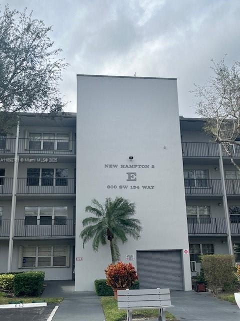 NEW HAMPTON AT CENTURY VI - Residential Lease